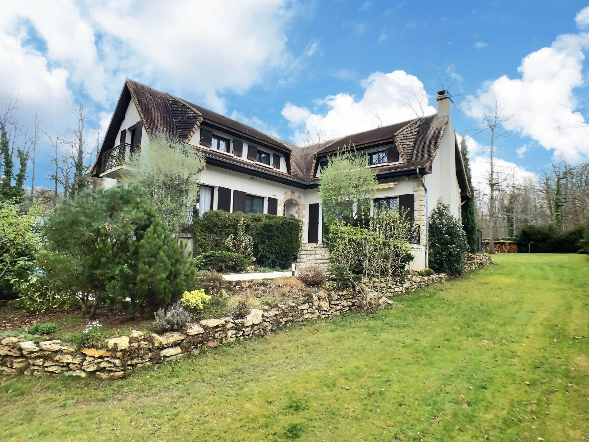 Nouveauté : maison de 248 m2 habitables proche de la forêt