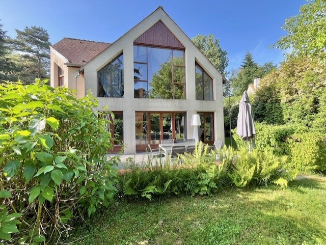 Maison atypique de 160 m2, 5 chambres, terrain de 1865 m2